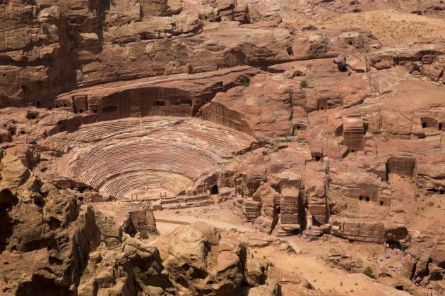 El gran teatro de Petra visto desde un mirador