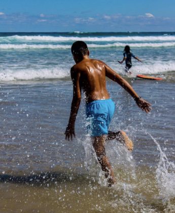 Roberto Martínez. Volver a la infancia jugando con la arena y el agua, sintiendo el aire puro de la libertad.